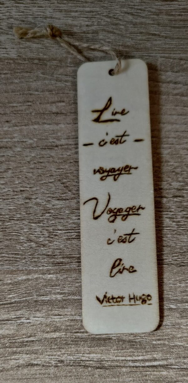 Voyager Marque Page